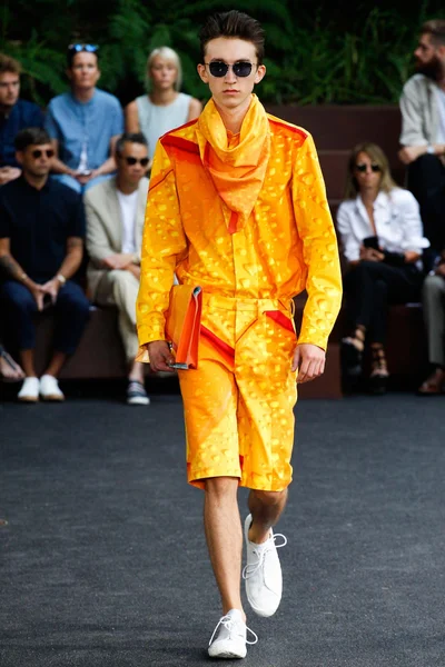 Look 30